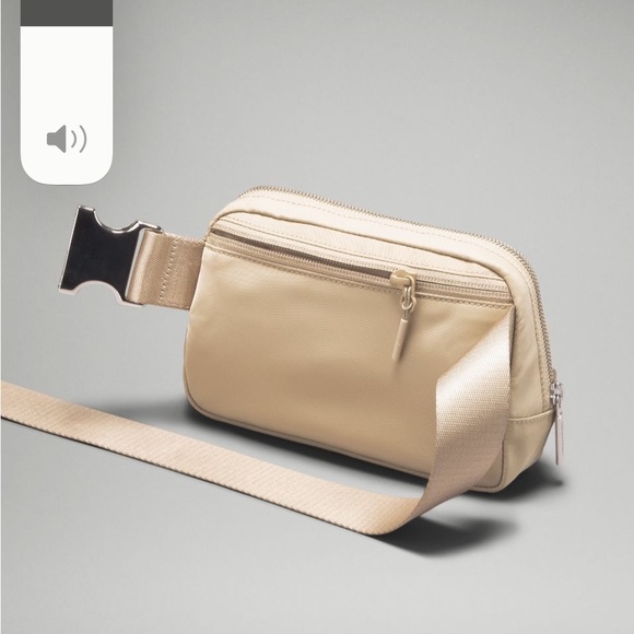 *LAST ONE*    LULULEMON  1 LITER TRENCH & WHITE LOGO BELT BAG W/ METAL BUCKLE - Picture 3 of 16